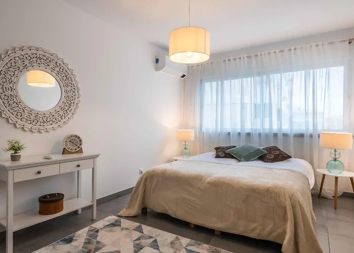 Caravelas 2-bedroom With Pool - 50m From The * Armação de Pêra