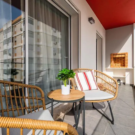 Caravelas 2-bedroom With Pool - 50m From The Apartmán Armação de Pêra