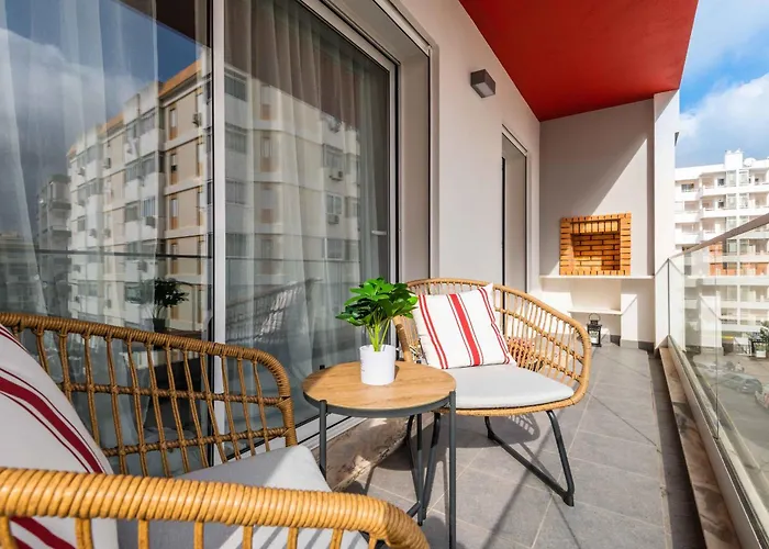 Caravelas 2-bedroom With Pool - 50m From The Apartment Armação de Pêra